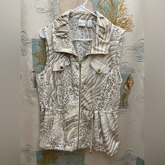 Zenergy By Chicos Women’s Two Vests  Lot Bundle Red Animal Print EUC Med 1/2 - Picture 4 of 13